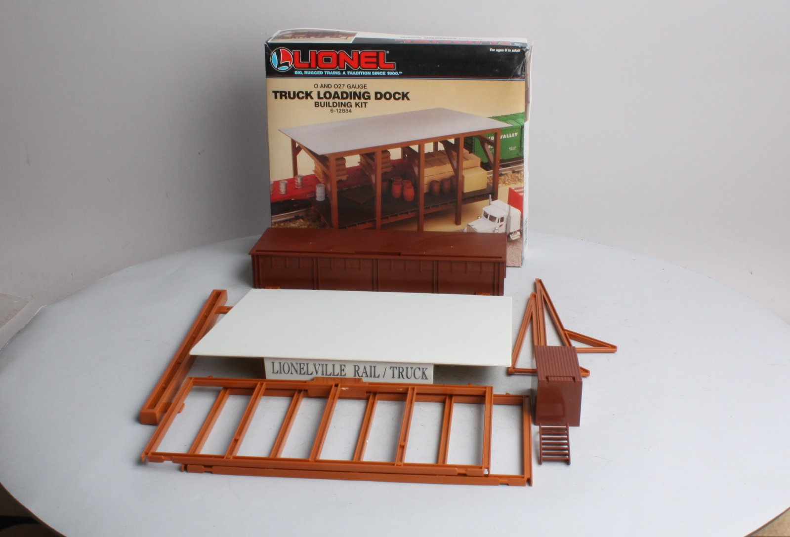 Lionel 6-12884 O/O27 Truck Loading Dock Building Kit