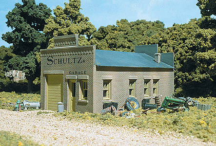 Woodland Scenics DPM 20100 HO Scale Shultz's Garage [Building Structure Kit]