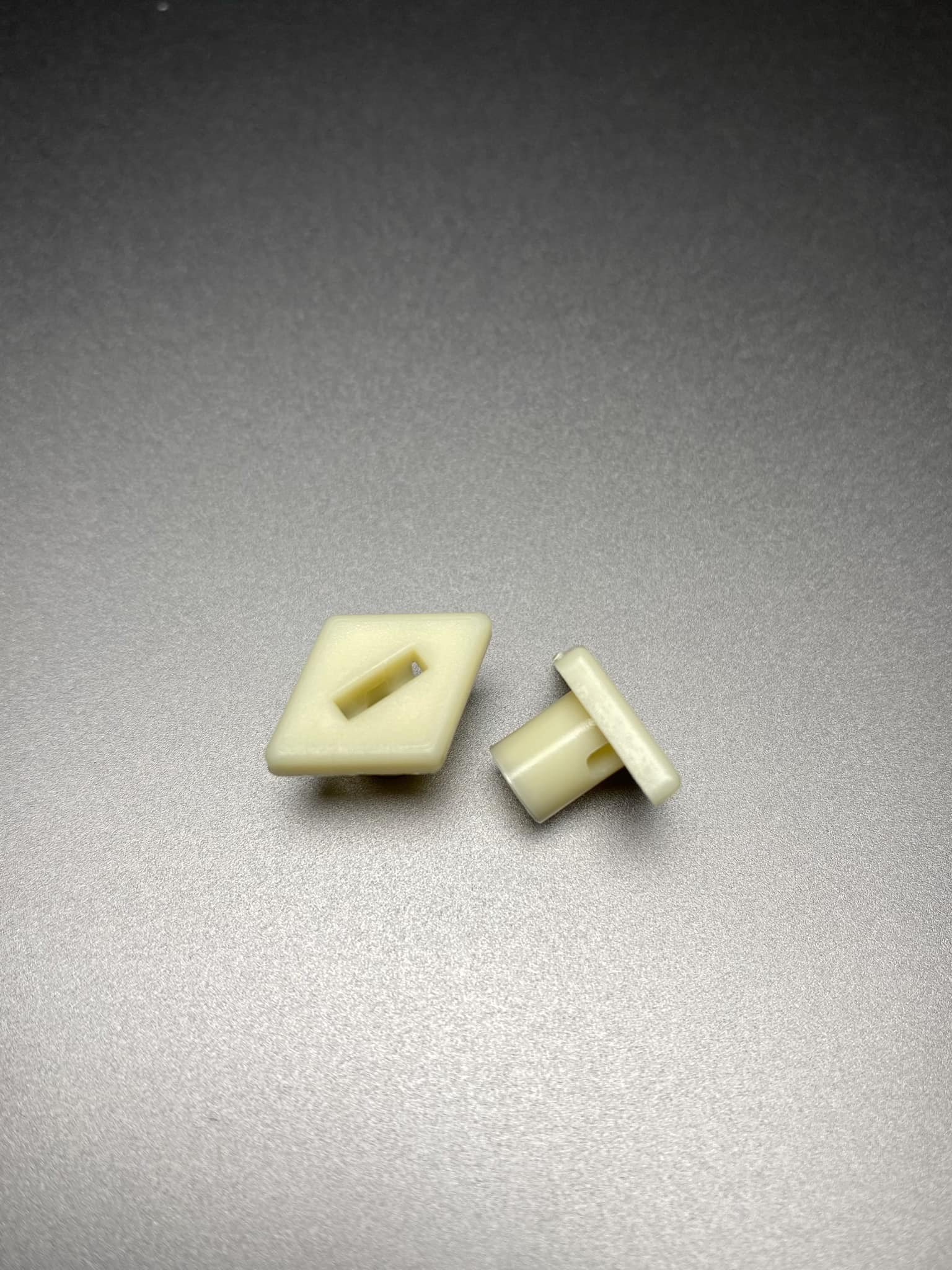 Fan RC Wing Button Holders, Diamond, FR-0033