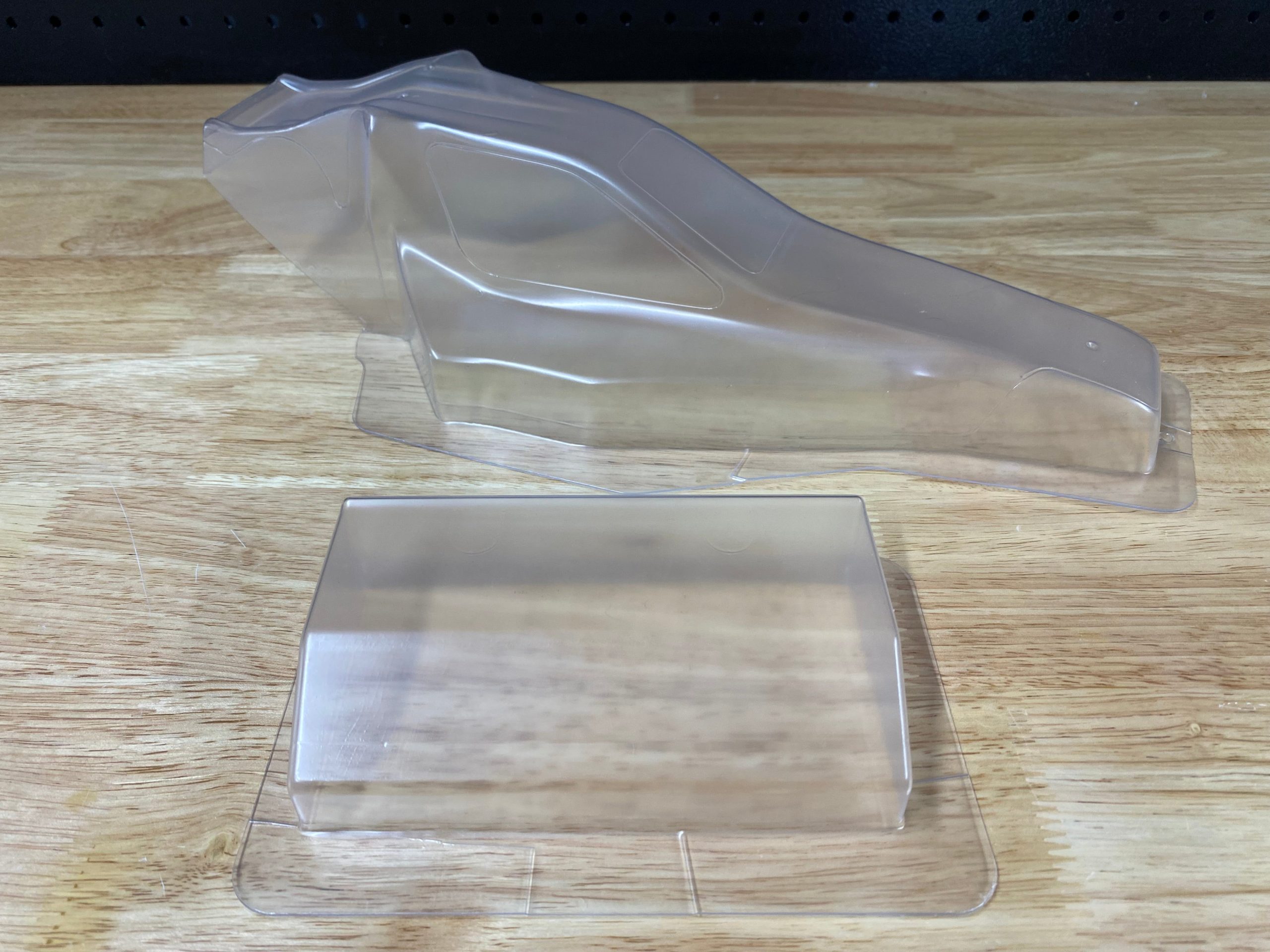 Fan RC B3 Body and Wing, fits RC10B3, FR-0093