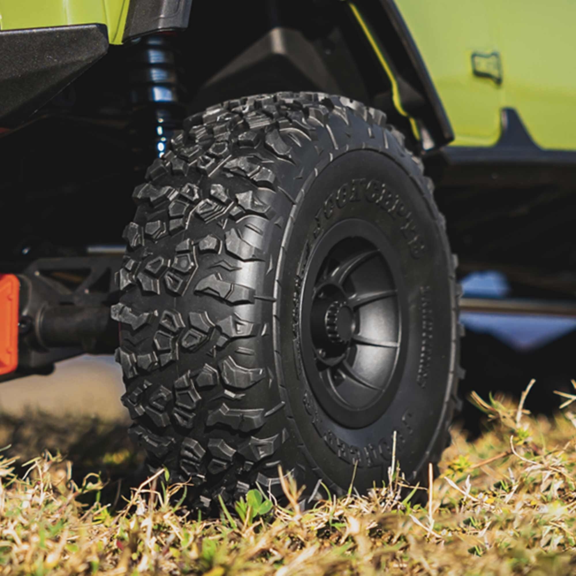 1/6 Tusk Scale Country 2.9" Crawler Tires with Inserts (Green Compound) (JCO403002)
