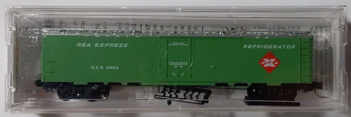 Micro-Trains 05200030 N REA 52' 2" Riveted Steel Plug Door Express Reefer #4083