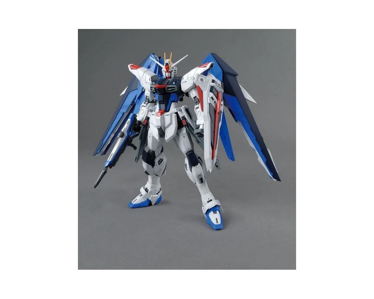 Bandai 1/100 MG Freedom Gundam Ver. 2.0 "Gundam SEED" Plastic Model Kit