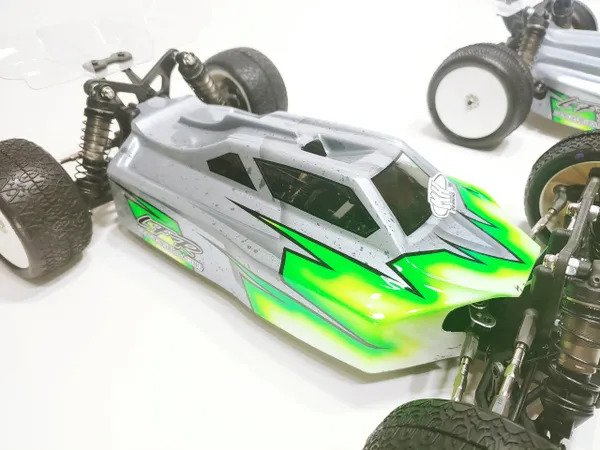 A2 Tactic body (clear) w/ 2 wing set for TLR 22X-4
