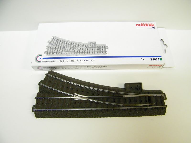 Marklin 24612 HO 17-1/4" R 24.3° C Track Right Hand Manual Switch Turnout